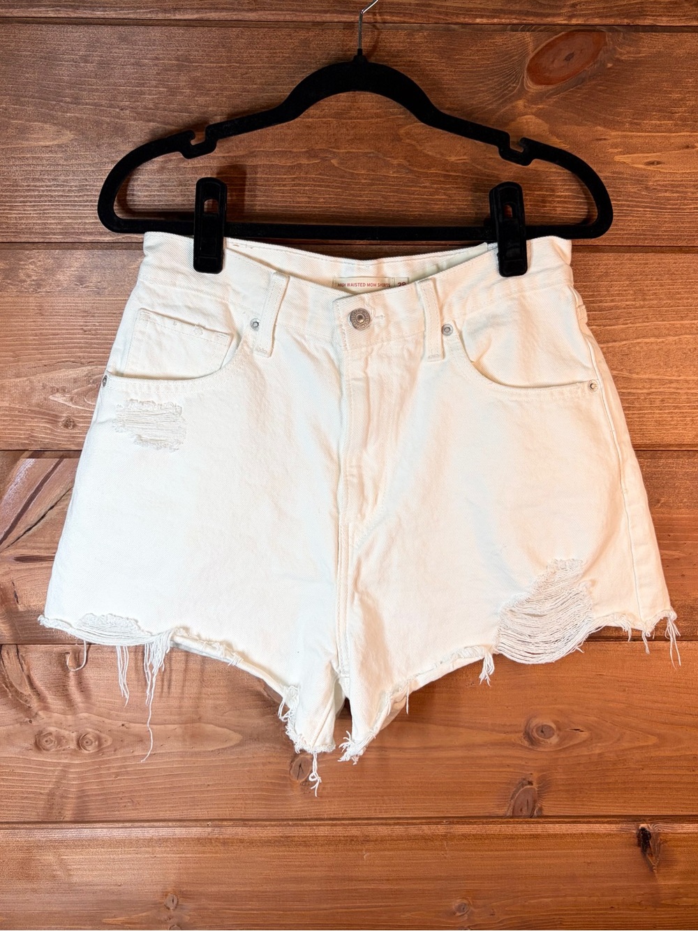 Levi's White Distressed Denim Cutoff High Waisted Mom Shorts Size 28 🌸